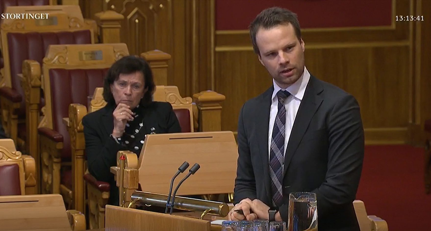 Helgheim: – Solberg bidrar til spekulasjoner ved å nekte å svare på spørsmål om 5-åringens helse&nbsp;<span>(+)</span>
