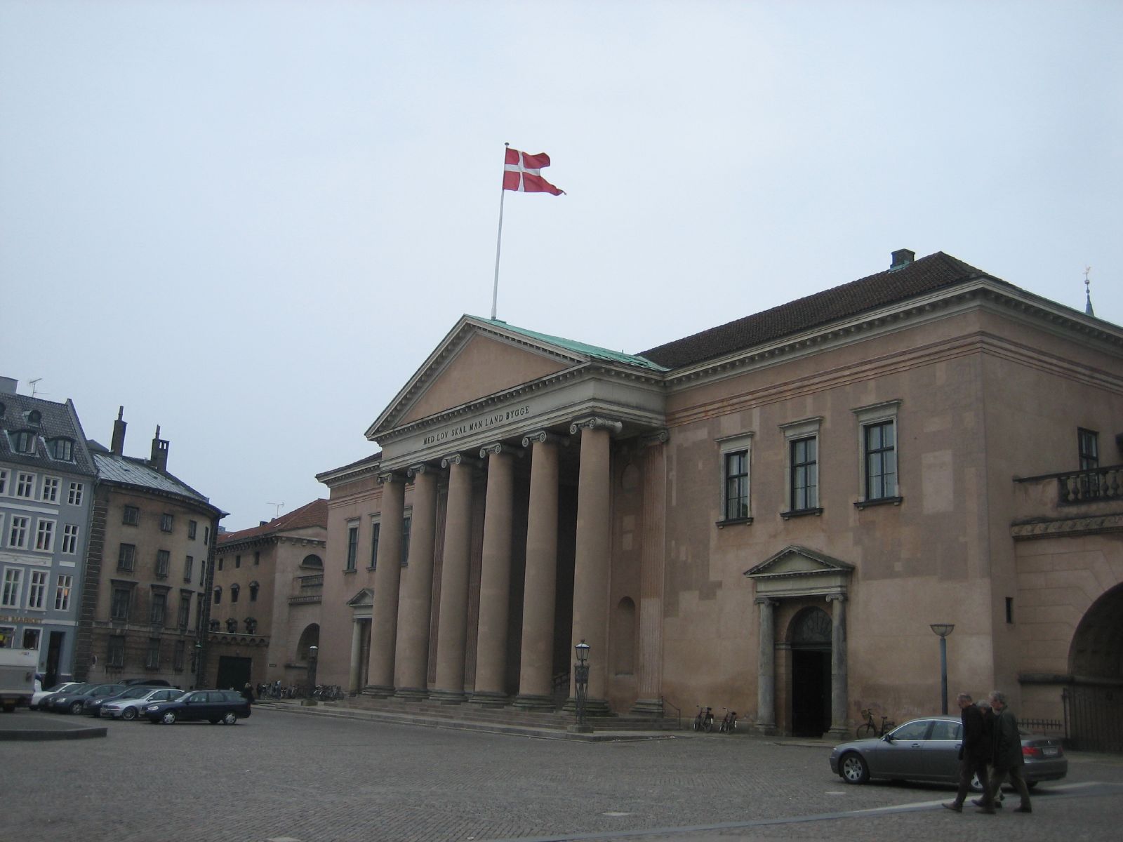 Tre tenårings&shy;gutter siktet for terrorforsøk i Danmark