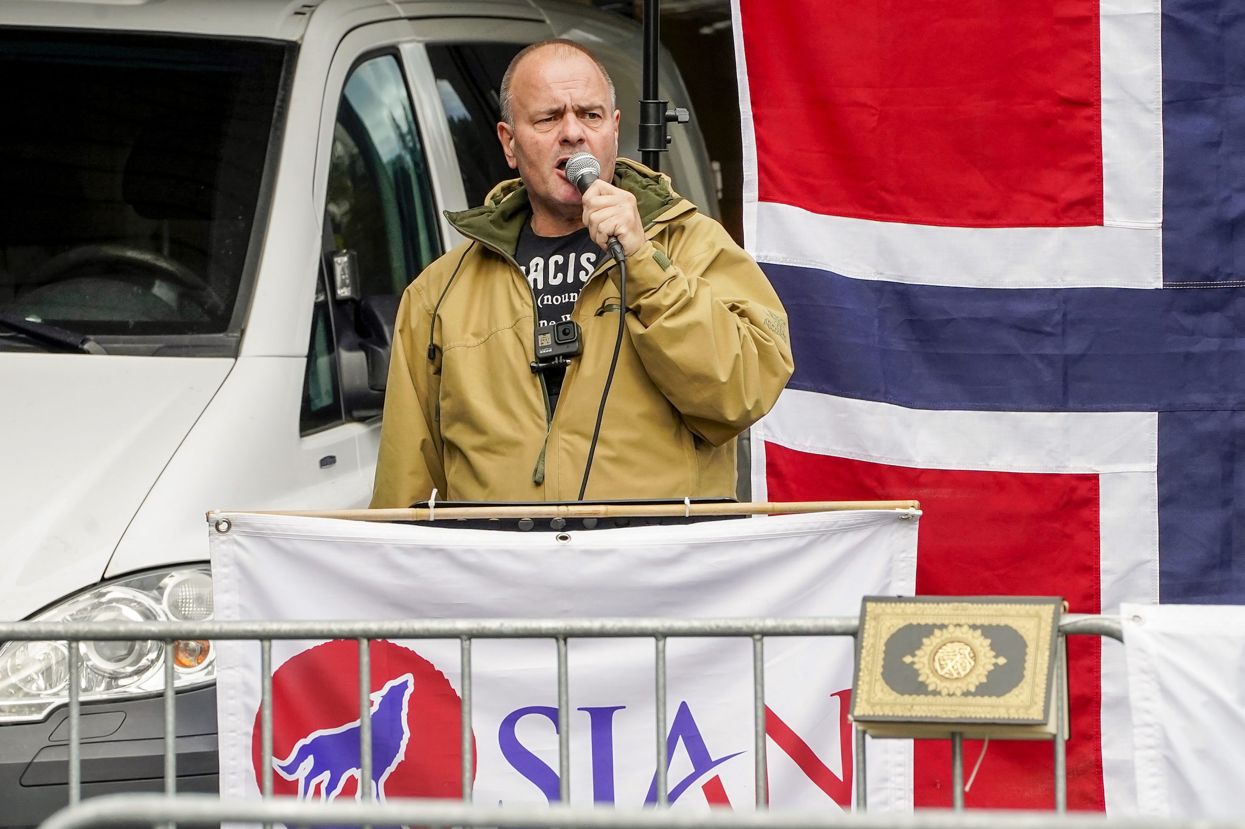 Sian-markering i Sandefjord: Politiet bruker tåregass mot angripere&nbsp;<span>(+)</span>