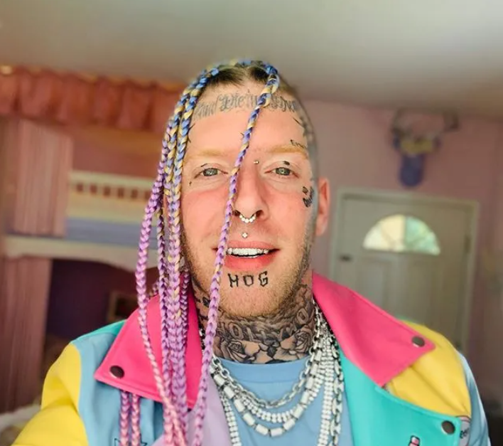 Anti-woke rapper med kraftfullt angrep på «The System»&nbsp;<span>(+)</span>