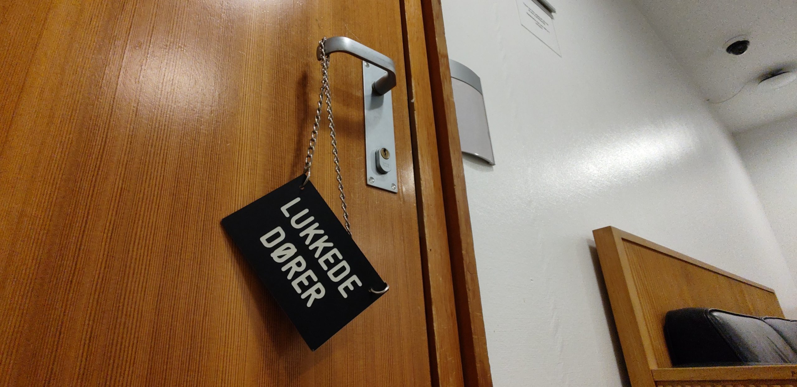 Lukkede dører når to menn står tiltalt for voldtekt av 13-årig jente&nbsp;<span>(+)</span>