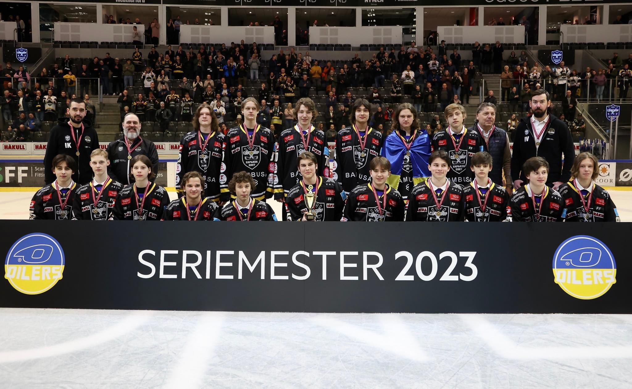 Unge ukrainske hockey-flyktninger hyllet i Stavanger&nbsp;<span>(+)</span>