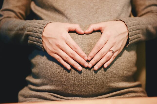 Sverige: Gravid lærer sparket i magen av elev og spontan-aborterte