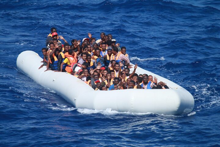 Menneske&shy;smuglere frem&shy;stiller Europa som et «paradis» på sosiale medier