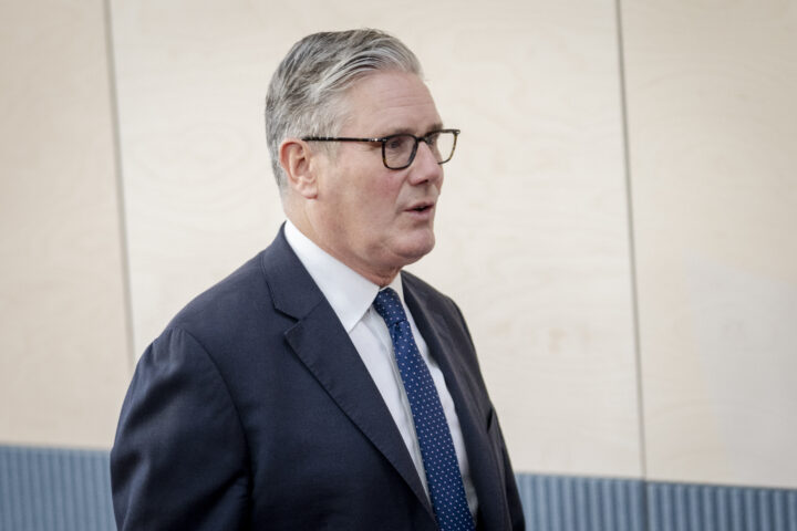 Labour under press etter å ha påvirket retten under spionasjesak