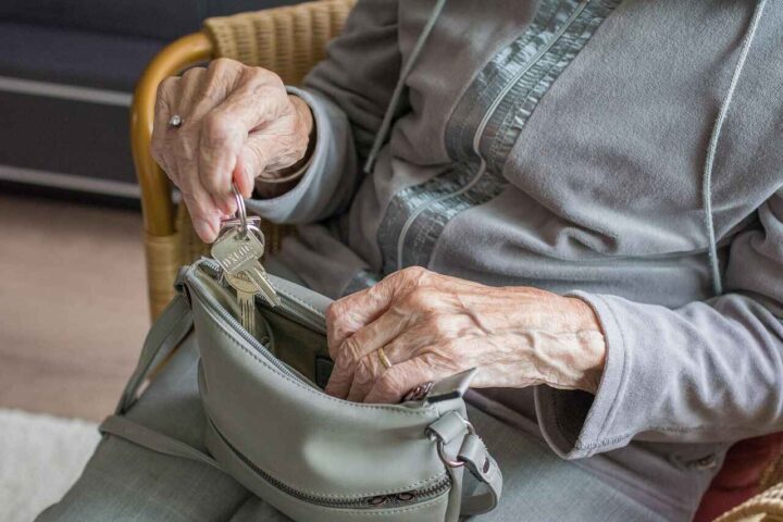 Sverige: Kvinne på 85 år utsatt for grovt ran og voldtektsforsøk