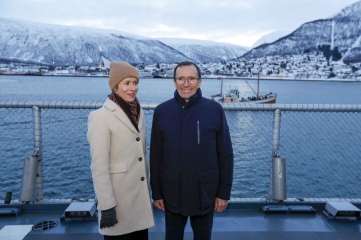 På den andre siden av haugen