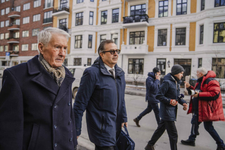 Jagland fortjener stormen, men vi trenger ikke sparke en mann som ligger nede