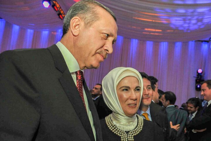 Erdogan driver tyrkerne bort fra islam