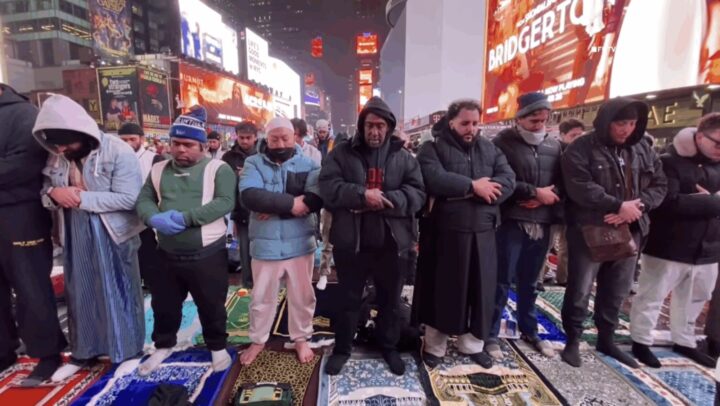 Muslimer i bønn på Times Square
