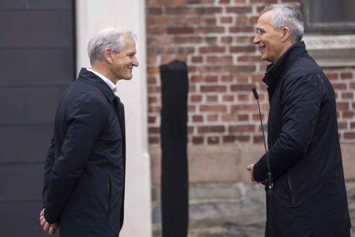 Hvem i UDs embetspyramide gikk god for Epstein?