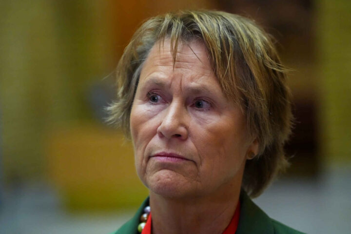 Støre forsøker å begrense gravingen i Epstein-saken