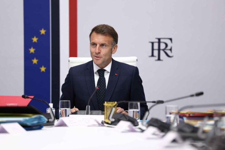 Macron: 15 land mobili&shy;sert for å sikre ferd&shy;sel i Hormuz&shy;stredet