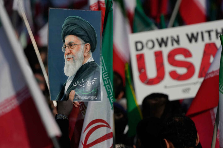 Iran varsler et knusende svar på Trumps trussel