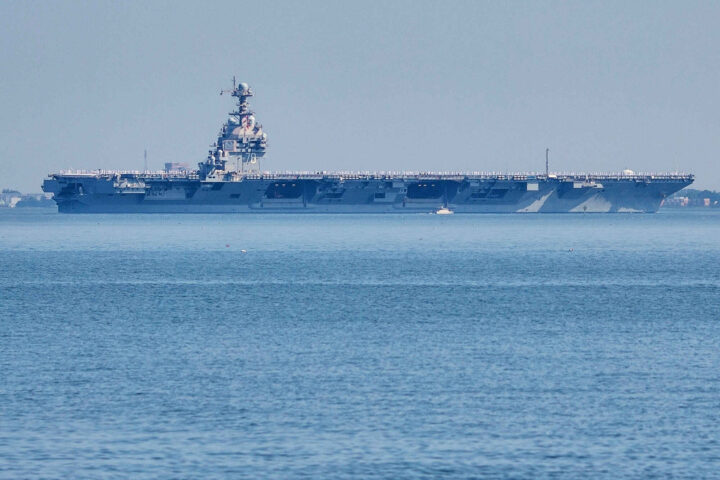 USS «Abraham Lincoln» vs. Revolusjonsgardens myggflåte