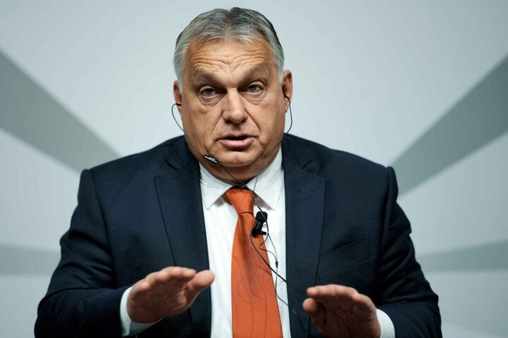 EU holder pusten før valget i Ungarn, men har sikkert planene klare hvis Orbán skulle vinne