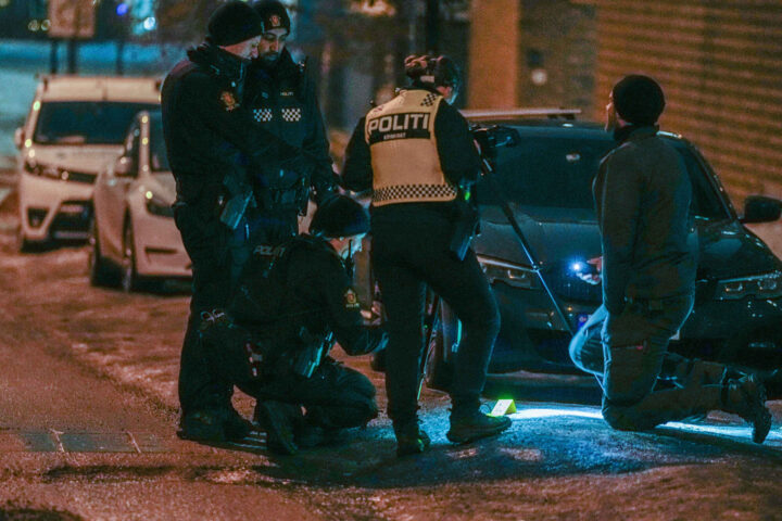 Skyting rett ved siden av fotballbanen på Løren, mens det pågikk kamp
