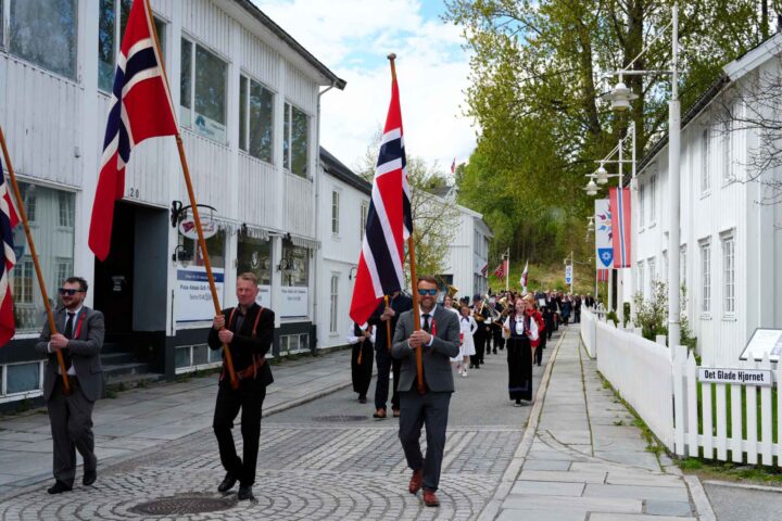 17. mai på bygda: – Det må sælges nå alvorlig me kak!