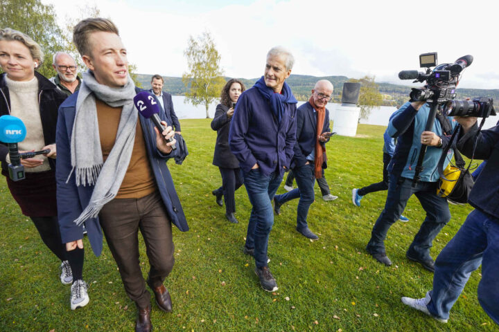 Støre spiller på lag med TV 2-journa&shy;listene som hengte ut Hårek Hansen