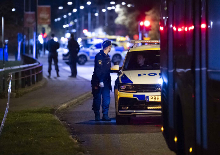 Malmö: 12 års fengsel for 18-åring som kastet en hånd&shy;granat mot en kompis