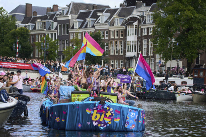 Amsterdam forbyr reklame for kjøtt og bensin