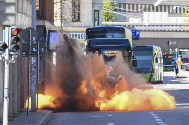 Malmö: Skarp håndgranat ble påkjørt av en buss