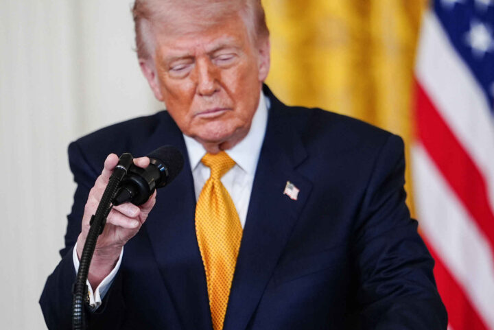 Våpenhvilen med Iran fortsetter, sier Trump