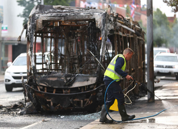 Sinn Féins hykleri i forbindelse med opptøyene i Belfast er sjokkerende