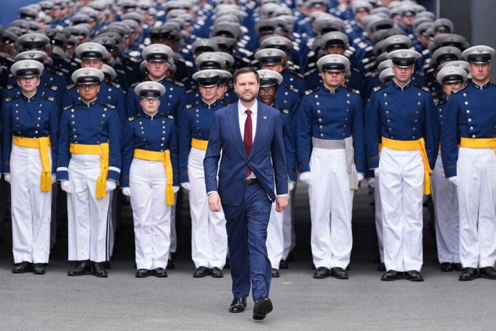 JD Vance og Elon Musk hudfletter Starmers Storbritannia for Henry Nowak