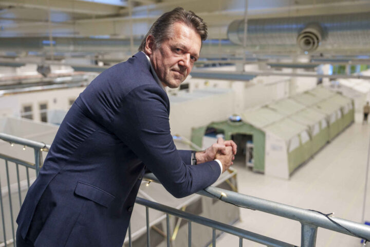 Strengere kontroll av asylsøkere fra fredag