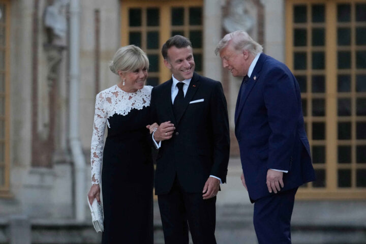 Iran-avtale signert av Trump på slottet i Versailles