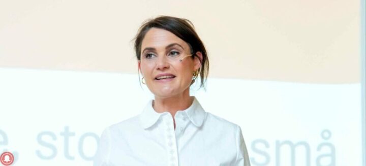 Kunnskaps&shy;ministeren av&shy;viser at elever kan unnslippe pride-presset i skolen