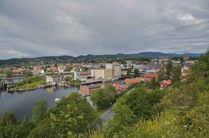 Tre personer fra Grenland tiltalt for trafficking og drapsbestilling