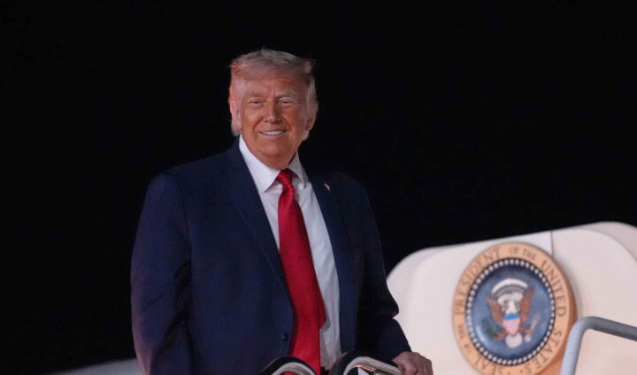 Trump varsler nye angrep på Iran, sier USA snart vil ta Kharg