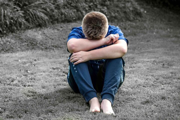 Sverige: Tenåringer tvang gutt til å spise hunde&shy;bæsj i skole&shy;gården