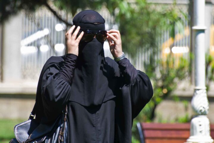 Sveits: Muslimsk kvinne bøtelagt for burka-bruk. Fikk boten tidoblet da hun klaget