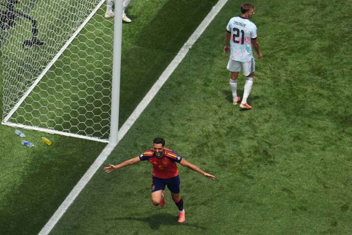 Spania slo som forventet Belgia 2–1, Merino ble match&shy;vinner igjen