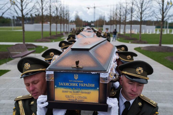 «Alle er redde for å dø»: Kampen for å rekruttere soldater i Ukraina blir voldelig