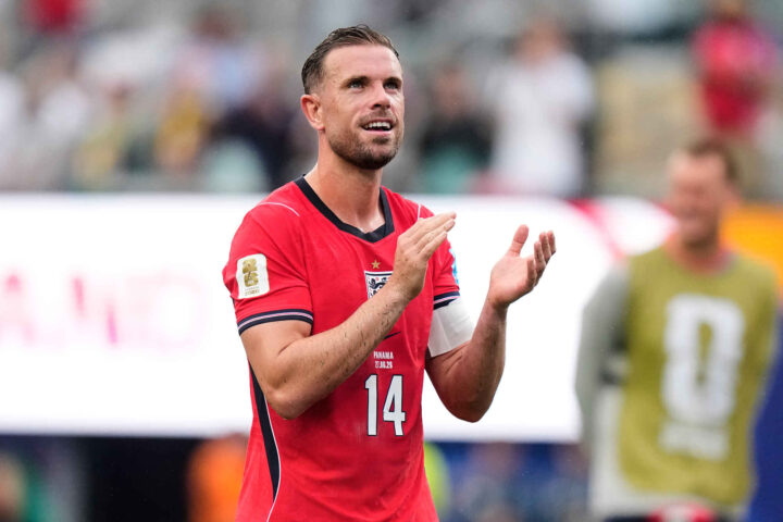 Henderson feiret seieren så kraftig at han måtte på sykehus
