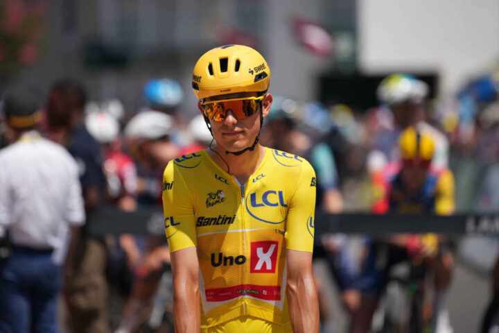 Træen involvert i stygg velt i Tour de France – mistet ledertrøya til overlegen Pogacar