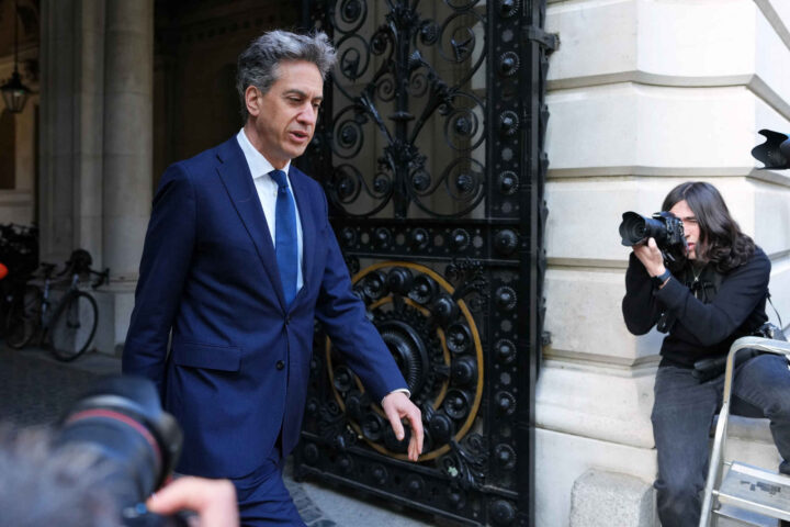 Ed Miliband gir opp kampen mot olje&shy;ut&shy;vinning i Nord&shy;sjøen for å bli finans&shy;minister