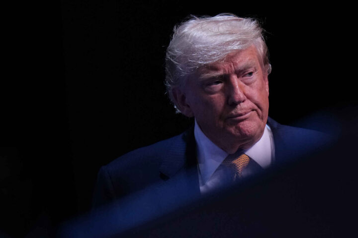 Trump skiftet fly på vei hjem fra NATO-topp&shy;møtet i Ankara, trusler fra Iran skal ha vært årsaken