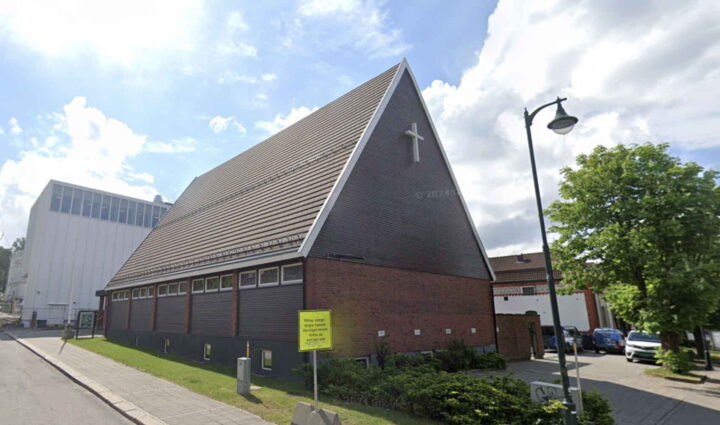 Mann truet med å skyte folk i kirke i Sarpsborg – våpenet var vannpistol
