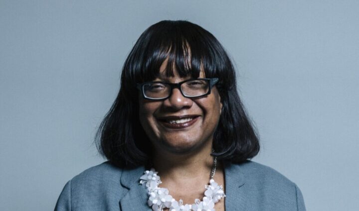 Diane Abbott får nok en sjanse av Labour Party