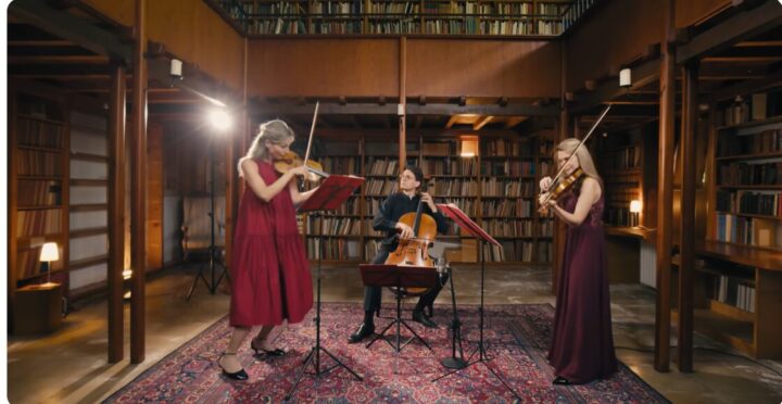 Interlude: Mozart - Ganz kleine Nachtmusik