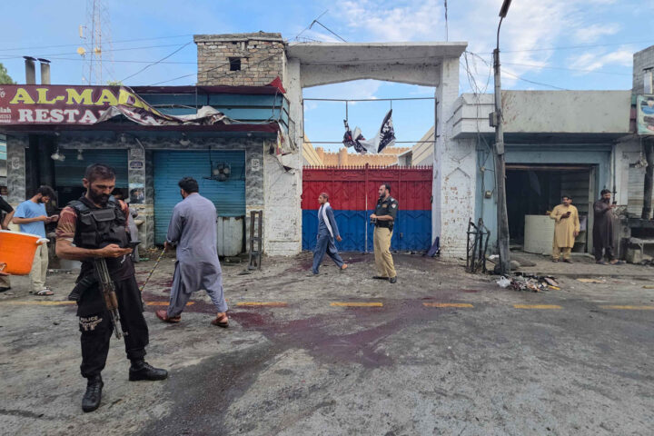 Minst 14 drept i selvmords&shy;angrep i Pakistan